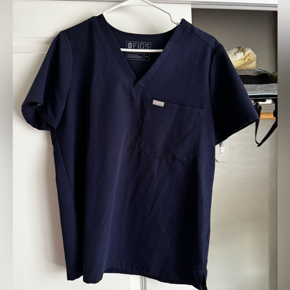Navy women’s FIGS scrubs. Top is a medium and joggers are a large. Worn once.